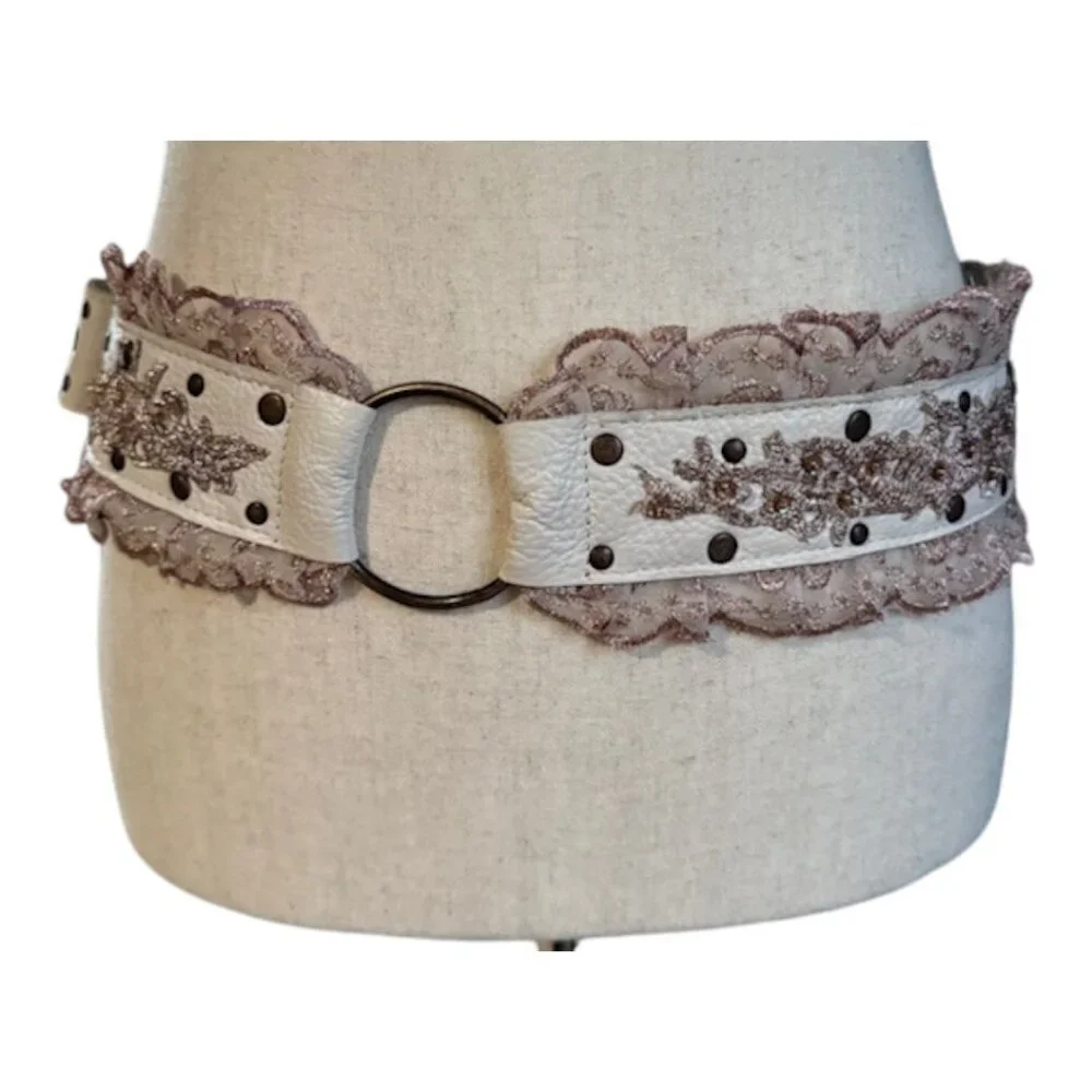 Betsey Johnson Leather Lace Embroidered White Pink Y2K Cottage Core Belt Medium